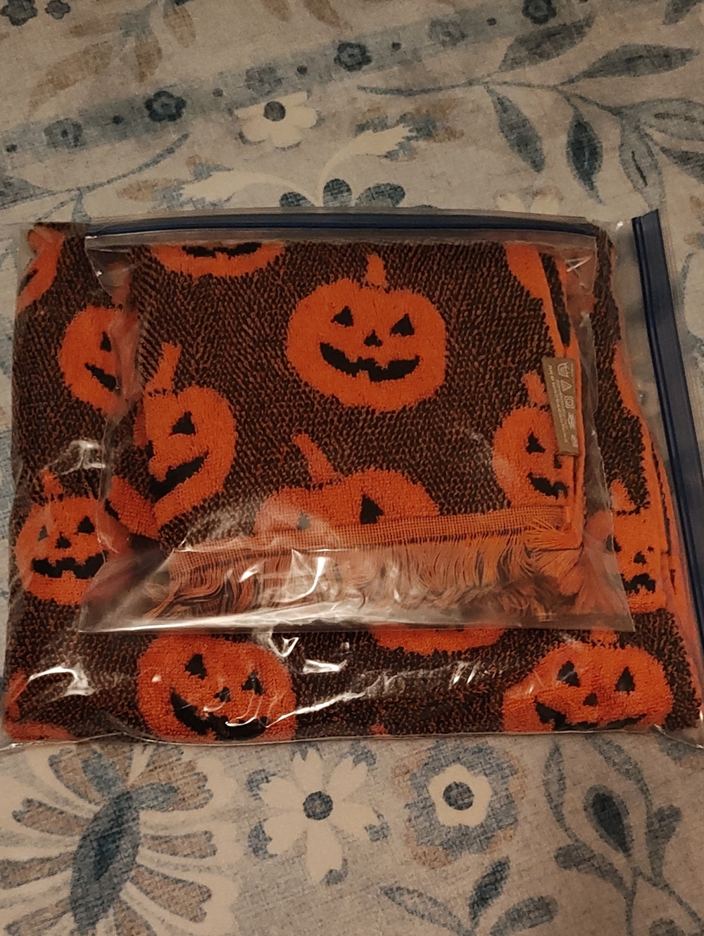 HALLOWEEN PUMPKIN-SHAPE BATH TOWEL SET - Picture 6 of 6